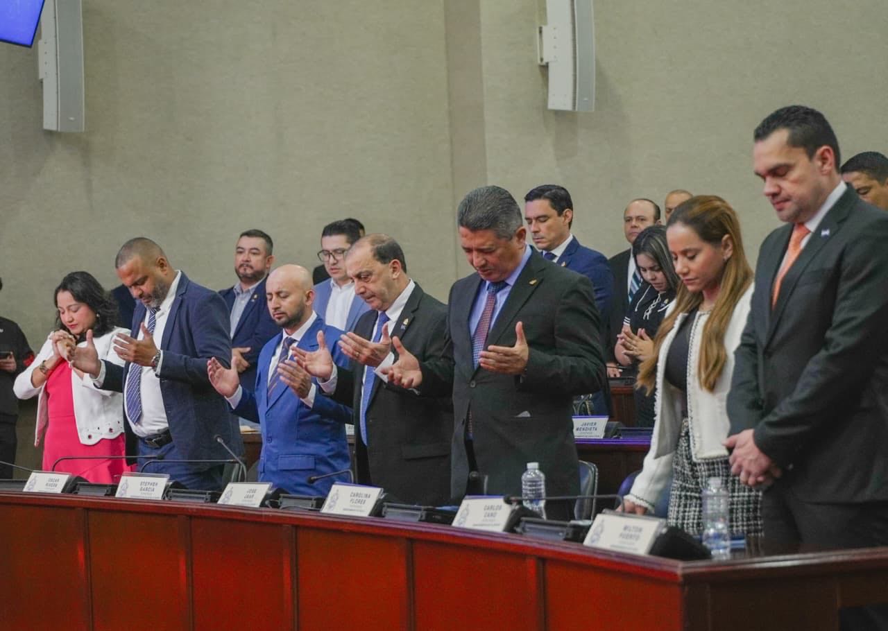 Piden a diputados ejercer un liderazgo legislativo para servicio del pueblo hondureño